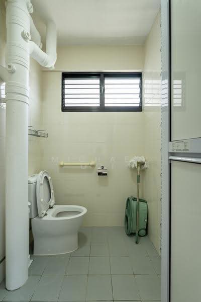 242 Hougang Street 22, 242 Hougang Street 22, 2 Bedrooms, 721 sqft, HDB Flat For Sale, by Michael Ooi, 500243253 - Bathroom - PropertyGuru.com.sg