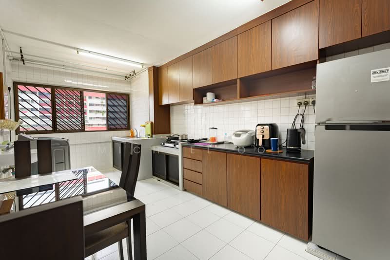242 Hougang Street 22, 242 Hougang Street 22, 2 Bedrooms, 721 sqft, HDB Flat For Sale, by Michael Ooi, 500243253 - Kitchen - PropertyGuru.com.sg