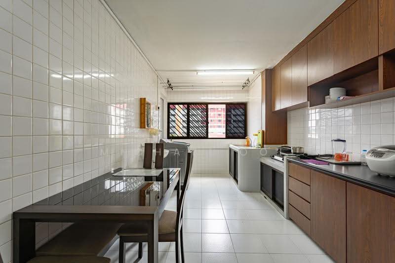 242 Hougang Street 22, 242 Hougang Street 22, 2 Bedrooms, 721 sqft, HDB Flat For Sale, by Michael Ooi, 500243253 - Kitchen - PropertyGuru.com.sg