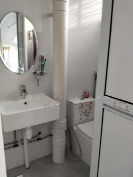 882 Tampines Street 84, 882 Tampines Street 84, Pasir Ris / Tampines, 3 Bedrooms, 1,313 sqft, HDB Flat For Sale, by Bakhit Alias, 500243259 - Bathroom - PropertyGuru.com.sg