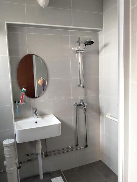 882 Tampines Street 84, 882 Tampines Street 84, Pasir Ris / Tampines, 3 Bedrooms, 1,313 sqft, HDB Flat For Sale, by Bakhit Alias, 500243259 - Bathroom - PropertyGuru.com.sg