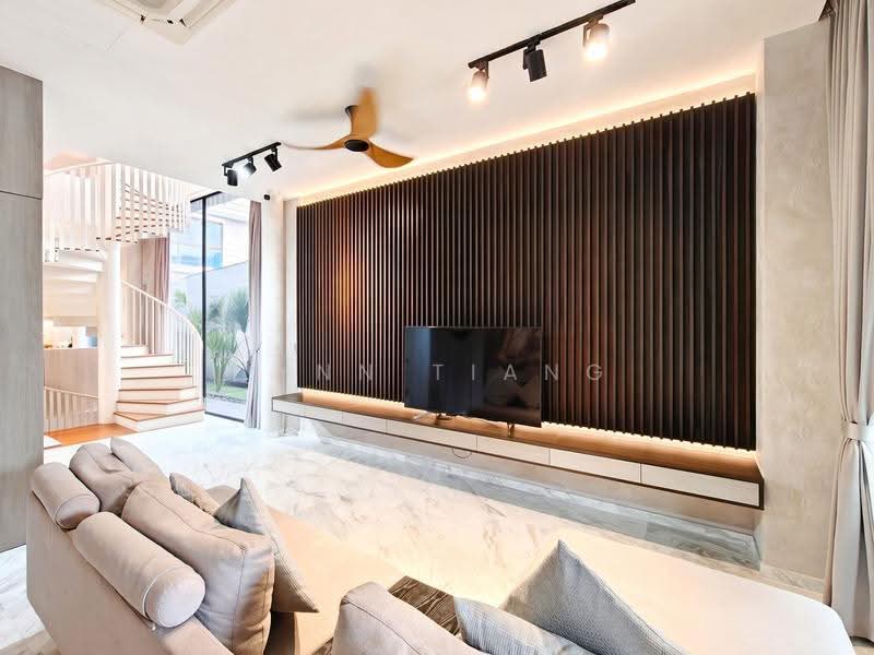 ★ GIANT ★ Serangoon Gardens Move-in Ready Semi-Detached | Minutes to MRT, Kingswear Avenue, Tavistock Avenue, Kensington Park Road, Hougang / Punggol / Sengkang, 5 Bedrooms, 5,500 sqft, Semi-Detached House For Sale, by Lynn Tiang, 500243261 - Living Room - PropertyGuru.com.sg