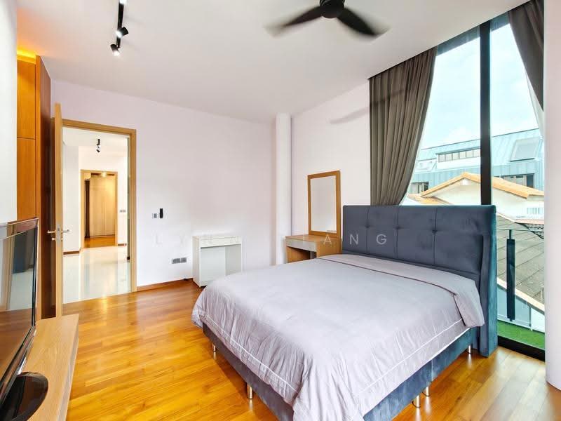 ★ GIANT ★ Serangoon Gardens Move-in Ready Semi-Detached | Minutes to MRT, Kingswear Avenue, Tavistock Avenue, Kensington Park Road, Hougang / Punggol / Sengkang, 5 Bedrooms, 5,500 sqft, Semi-Detached House For Sale, by Lynn Tiang, 500243261 - Bedroom - PropertyGuru.com.sg