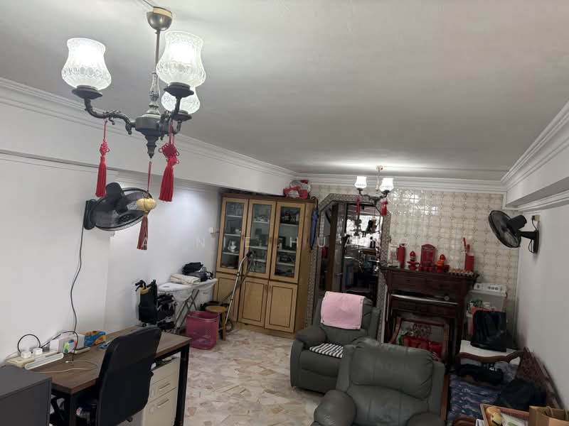 524 Ang Mo Kio Avenue 5, 524 Ang Mo Kio Avenue 5, 3 Bedrooms, 1,001 sqft, HDB Flat For Sale, by Annie Huang, 500243263 - Living Room - PropertyGuru.com.sg