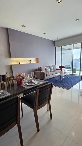Concourse Skyline, 300 Beach Road, Beach Road / Bugis / Rochor, 2 Bedrooms, 1,163 sqft, Condominium For Sale, by Tan Shi Jie, 500243266 - Living Room - PropertyGuru.com.sg