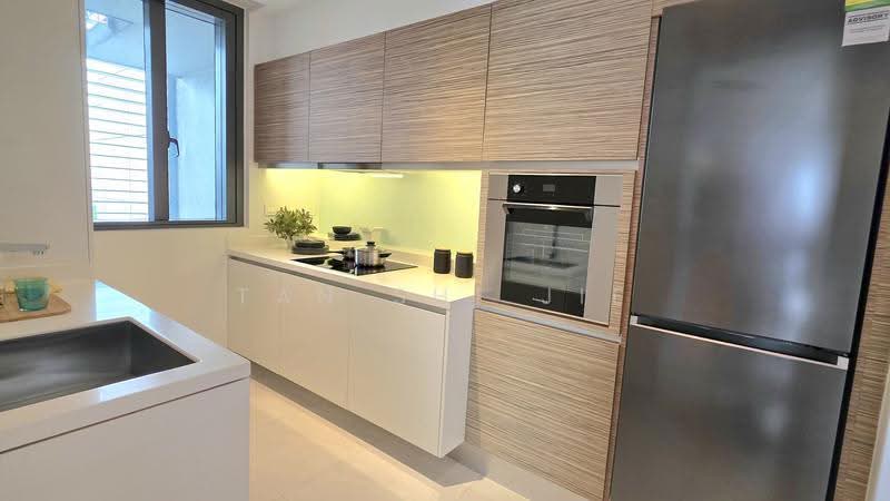 Concourse Skyline, 300 Beach Road, Beach Road / Bugis / Rochor, 2 Bedrooms, 1,163 sqft, Condominium For Sale, by Tan Shi Jie, 500243266 - Kitchen - PropertyGuru.com.sg