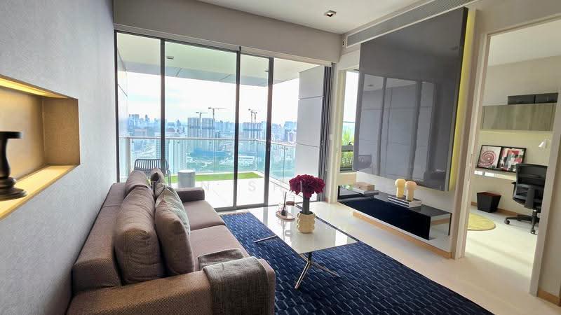 Concourse Skyline, 300 Beach Road, Beach Road / Bugis / Rochor, 2 Bedrooms, 1,163 sqft, Condominium For Sale, by Tan Shi Jie, 500243266 - Living Room - PropertyGuru.com.sg