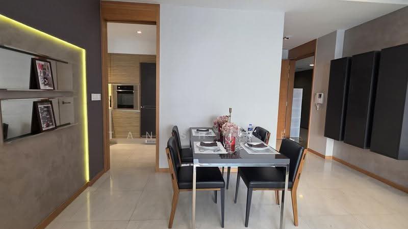 Concourse Skyline, 300 Beach Road, Beach Road / Bugis / Rochor, 2 Bedrooms, 1,163 sqft, Condominium For Sale, by Tan Shi Jie, 500243266 - Dining Room - PropertyGuru.com.sg