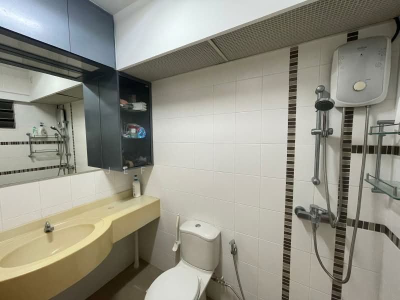 410A Fernvale Road, 410A Fernvale Road, 3 Bedrooms, 1,023 sqft, HDB Flat For Rent, by Jeffrey Lee, 500243269 - Bathroom - PropertyGuru.com.sg