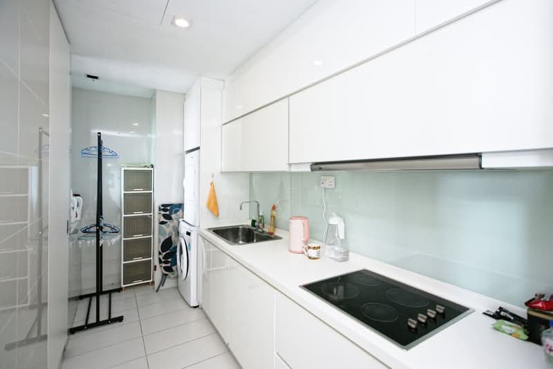 Soleil @ Sinaran, 6 Sinaran Drive, 2 Bedrooms, 1,432 sqft, Condominium For Sale, by John Cheng, 500243282 - Kitchen - PropertyGuru.com.sg