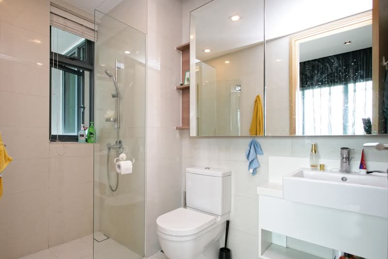Soleil @ Sinaran, 6 Sinaran Drive, 2 Bedrooms, 1,432 sqft, Condominium For Sale, by John Cheng, 500243282 - Bathroom - PropertyGuru.com.sg