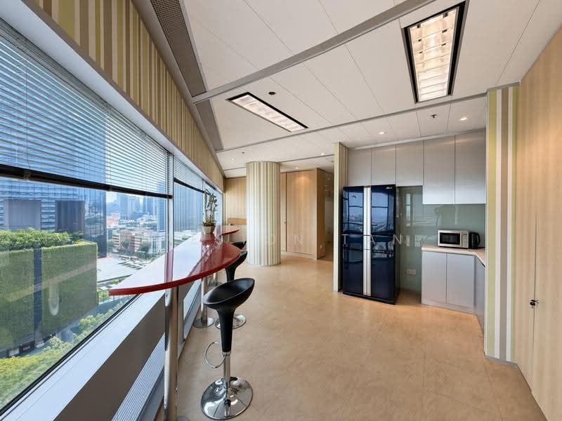 Gateway West, 150 Beach Road, Beach Road / Bugis / Rochor, 2,043 sqft, Office For Rent, by Preston Tan, 500243287 - Kitchen - CommercialGuru.com.sg