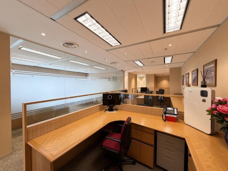 Gateway West, 150 Beach Road, Beach Road / Bugis / Rochor, 2,043 sqft, Office For Rent, by Preston Tan, 500243287 - Interior - CommercialGuru.com.sg