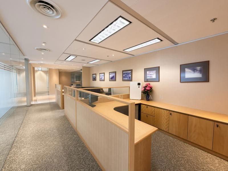Gateway West, 150 Beach Road, Beach Road / Bugis / Rochor, 2,043 sqft, Office For Rent, by Preston Tan, 500243287 - Interior - CommercialGuru.com.sg