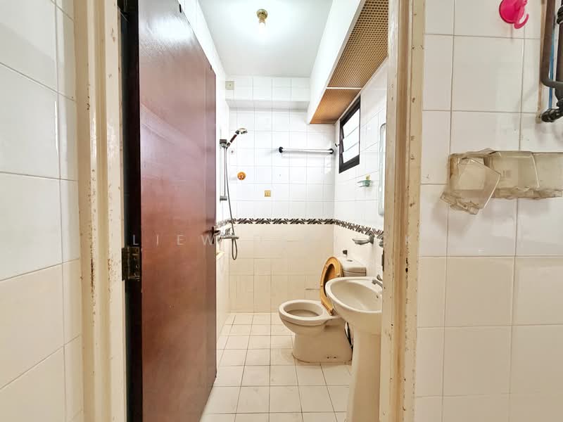 26D Jalan Membina, 26D Jalan Membina, 2 Bedrooms, 646 sqft, HDB Flat For Sale, by Liew Derrick, 500243306 - Bathroom - PropertyGuru.com.sg