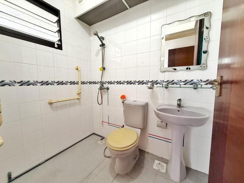 26D Jalan Membina, 26D Jalan Membina, 2 Bedrooms, 646 sqft, HDB Flat For Sale, by Liew Derrick, 500243306 - Bathroom - PropertyGuru.com.sg