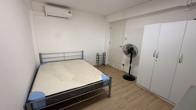 74 Bedok North Road, 74 Bedok North Road, 2 Bedrooms, 635 sqft, HDB Flat For Sale, by Shawn Lim, 500243324 - Bedroom - PropertyGuru.com.sg