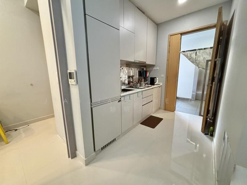 Midtown Residences, 1189 Upper Serangoon Road, 2 Bedrooms, 700 sqft, Condominium For Sale, by Jiaojiao Cheng 娇娇, 500243339 - Kitchen - PropertyGuru.com.sg