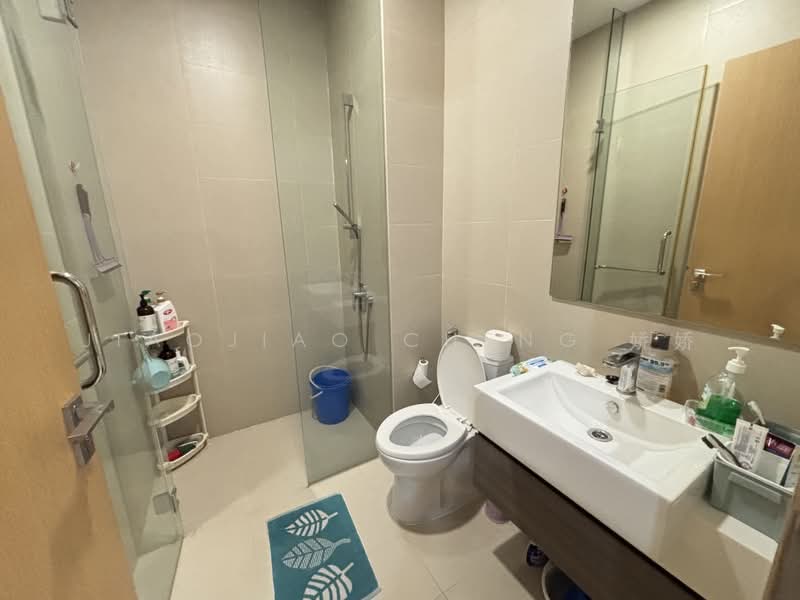 Midtown Residences, 1189 Upper Serangoon Road, 2 Bedrooms, 700 sqft, Condominium For Sale, by Jiaojiao Cheng 娇娇, 500243339 - Bathroom - PropertyGuru.com.sg