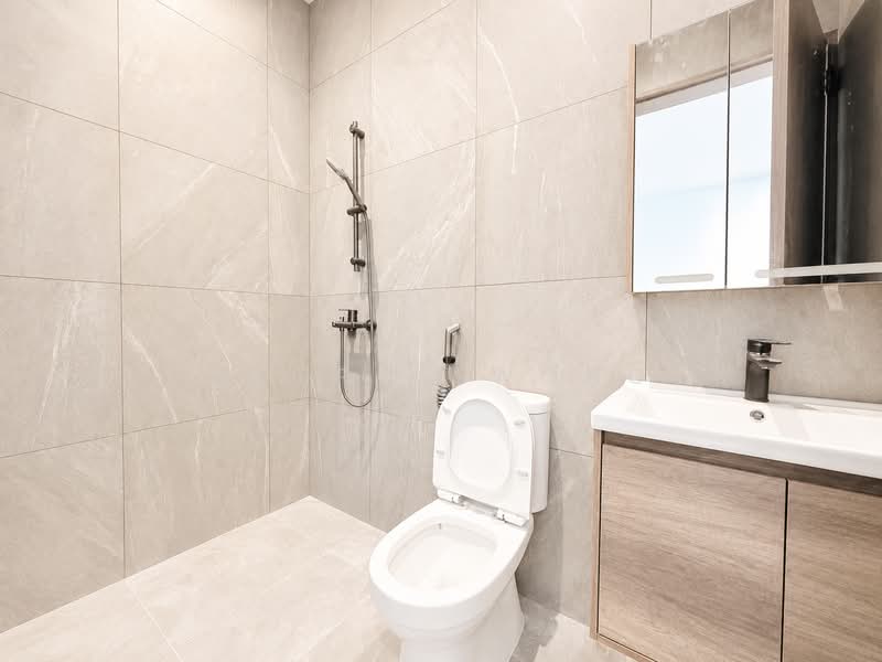 60 Chiselhurst Grove, , 3 Bedrooms, 1,700 sqft, Terraced House For Rent, by George Wong, 500243346 - Bathroom - PropertyGuru.com.sg