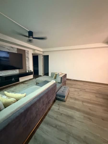 725 Tampines Street 71, 725 Tampines Street 71, 3 Bedrooms, 1,119 sqft, HDB Flat For Sale, by Ahmad Ibrahim, 500243368 - Living Room - PropertyGuru.com.sg