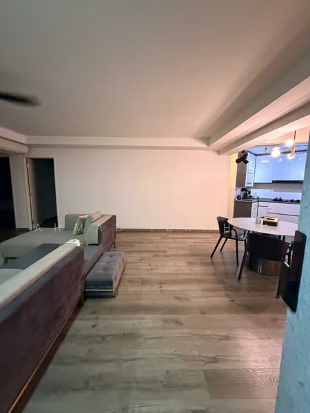 725 Tampines Street 71, 725 Tampines Street 71, 3 Bedrooms, 1,119 sqft, HDB Flat For Sale, by Ahmad Ibrahim, 500243368 - Living Room - PropertyGuru.com.sg