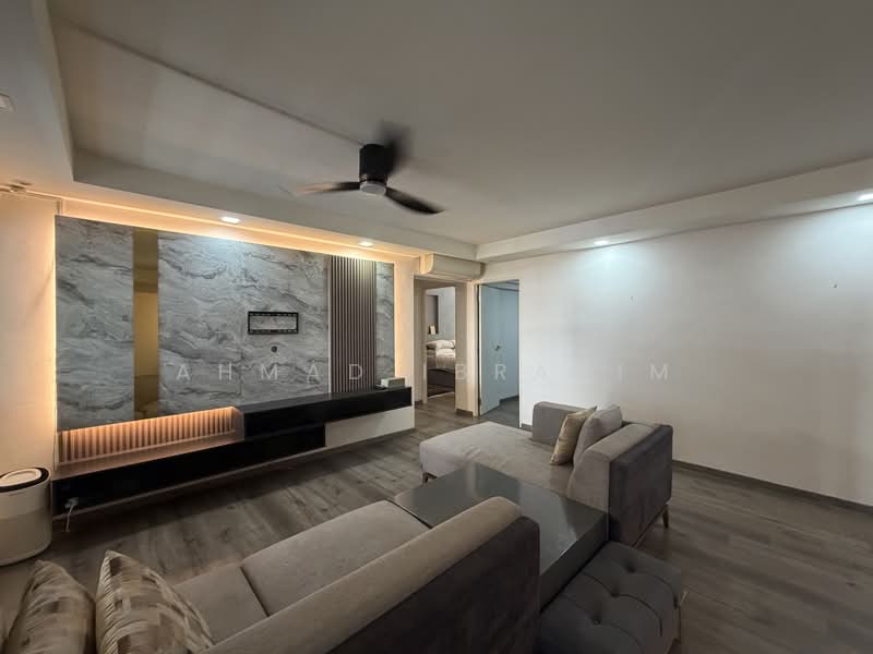 725 Tampines Street 71, 725 Tampines Street 71, 3 Bedrooms, 1,119 sqft, HDB Flat For Sale, by Ahmad Ibrahim, 500243368 - Living Room - PropertyGuru.com.sg