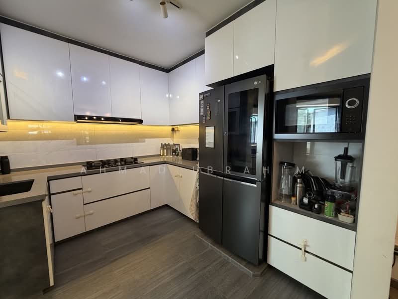 725 Tampines Street 71, 725 Tampines Street 71, 3 Bedrooms, 1,119 sqft, HDB Flat For Sale, by Ahmad Ibrahim, 500243368 - Kitchen - PropertyGuru.com.sg