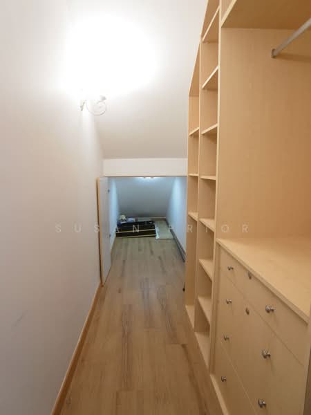 TIONG BAHRU MRT 2 BED, Tiong Bahru Walkup Apartment, 2 Bedrooms, 900 sqft, Walk-up Apartment For Rent, by Susan Prior, 500243386 - Corridor - PropertyGuru.com.sg
