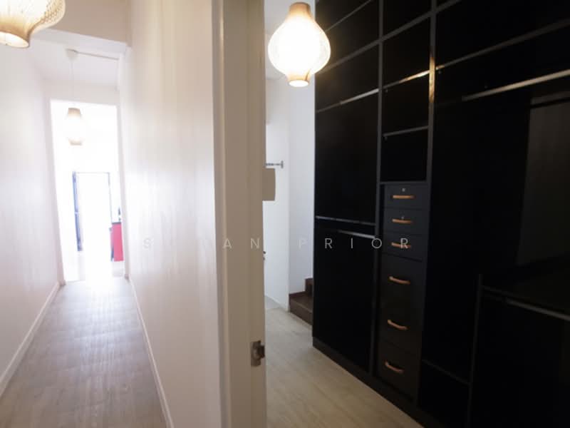 TIONG BAHRU MRT 2 BED, Tiong Bahru Walkup Apartment, 2 Bedrooms, 900 sqft, Walk-up Apartment For Rent, by Susan Prior, 500243386 - Corridor - PropertyGuru.com.sg
