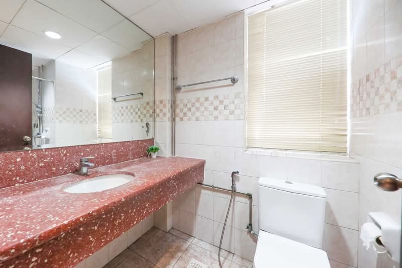 UE Square, 205 River Valley Road, Room Rental, 90 sqft, Condominium For Rent, by Elyse Deng, 500243390 - Bathroom - PropertyGuru.com.sg