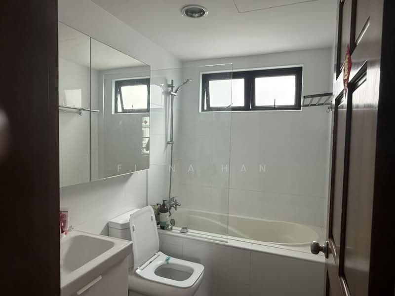 Chiltern Park, 135 Serangoon Avenue 3, 2 Bedrooms, 915 sqft, Condominium For Rent, by Fiona Han, 500243454 - Bathroom - PropertyGuru.com.sg