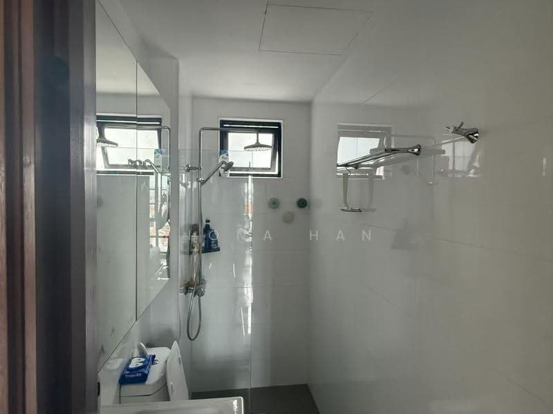 Chiltern Park, 135 Serangoon Avenue 3, 2 Bedrooms, 915 sqft, Condominium For Rent, by Fiona Han, 500243454 - Bathroom - PropertyGuru.com.sg