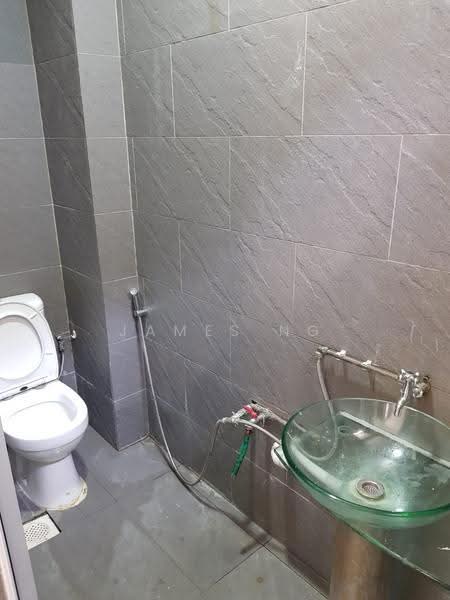 43A Temple Street, Chinatown / Tanjong Pagar, 800 sqft, Shop / Shophouse For Rent, by James Ng, 500243458 - Bathroom - CommercialGuru.com.sg