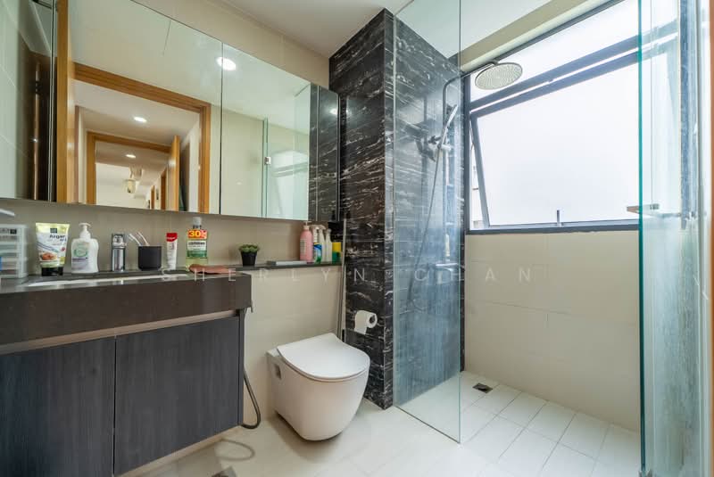 Hedges Park Condominium, 73 Flora Drive, 3 Bedrooms, 1,076 sqft, Condominium For Sale, by Sherlyn Chan, 500243487 - Master Bathroom - PropertyGuru.com.sg