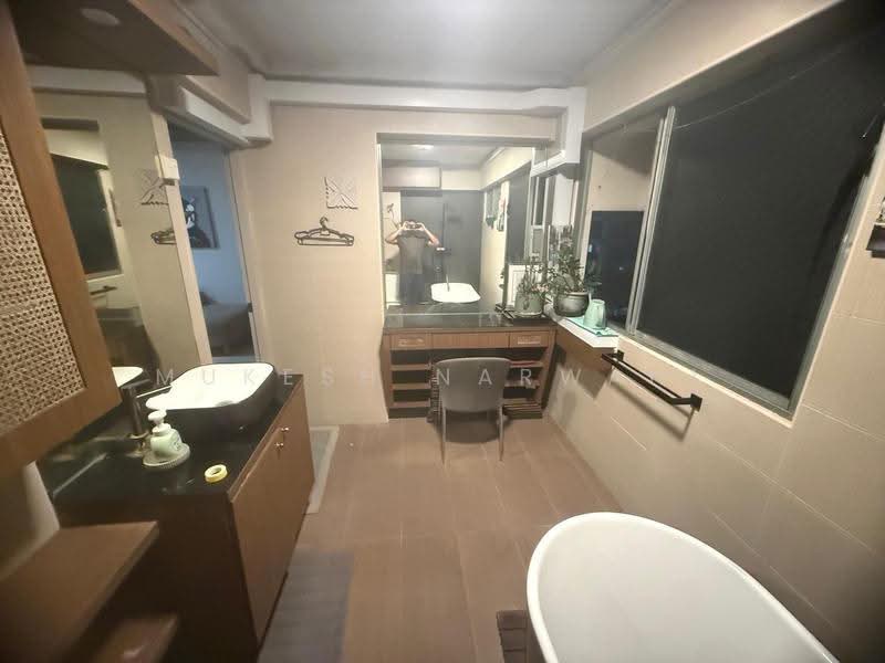236 Bishan Street 22, 236 Bishan Street 22, Ang Mo Kio / Bishan / Thomson, Room Rental, 200 sqft, HDB Flat For Rent, by Mukesh Narwani, 500243504 - Bathroom - PropertyGuru.com.sg
