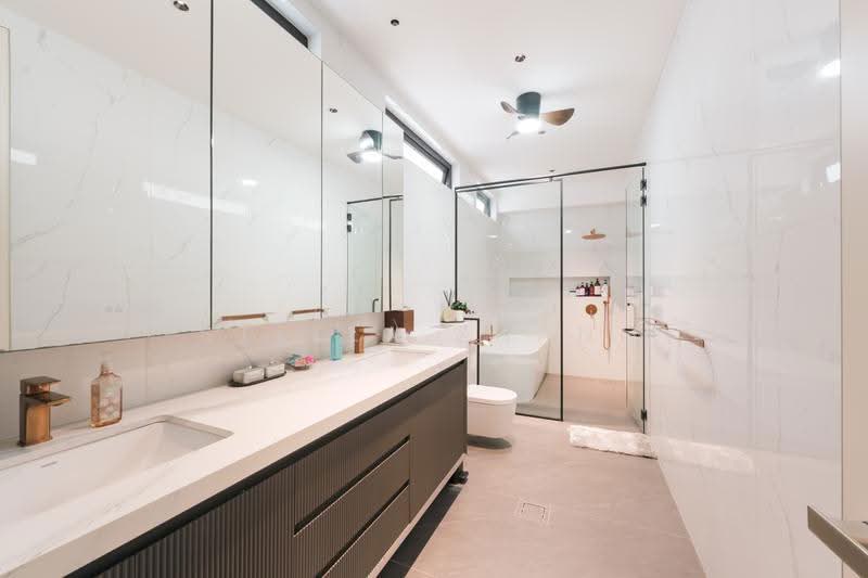 Yio Chu Kang Road, Seletar / Yio Chu Kang, 7 Bedrooms, 8,876 sqft, Semi-Detached House For Sale, by Stella Zhang, 500243522 - Level 2 - Master Room Bathroom - PropertyGuru.com.sg