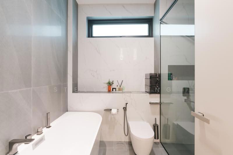 Yio Chu Kang Road, Seletar / Yio Chu Kang, 7 Bedrooms, 8,876 sqft, Semi-Detached House For Sale, by Stella Zhang, 500243522 - Bathroom - PropertyGuru.com.sg