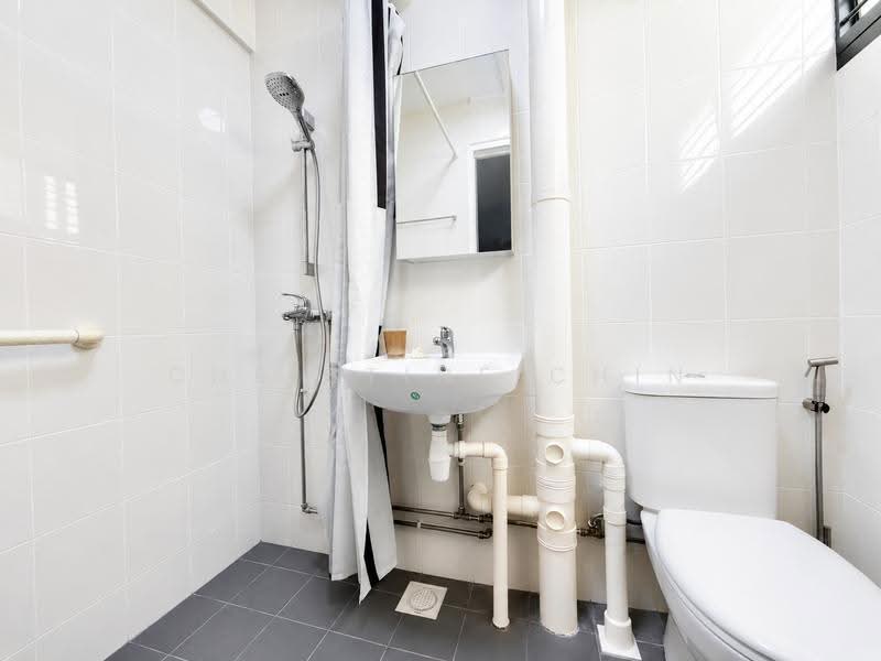 102 Jalan Dusun, 102 Jalan Dusun, 3 Bedrooms, 1,270 sqft, HDB Flat For Sale, by Christine Chin, 500243534 - Bathroom - PropertyGuru.com.sg