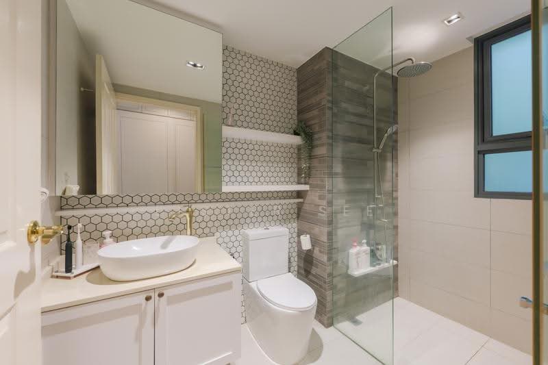 Bellewaters, 17 Anchorvale Crescent, 3 Bedrooms, 1,066 sqft, Condominium For Sale, by Lester See, 500243540 - Bathroom - PropertyGuru.com.sg
