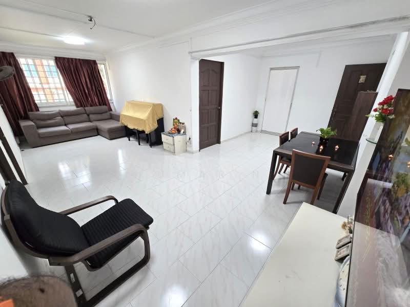 232 Simei Street 4, 232 Simei Street 4, 3 Bedrooms, 1,192 sqft, HDB Flat For Sale, by Kumar N, 500243549 - Living Room - PropertyGuru.com.sg
