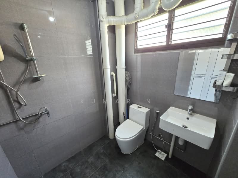 232 Simei Street 4, 232 Simei Street 4, 3 Bedrooms, 1,192 sqft, HDB Flat For Sale, by Kumar N, 500243549 - Bathroom - PropertyGuru.com.sg