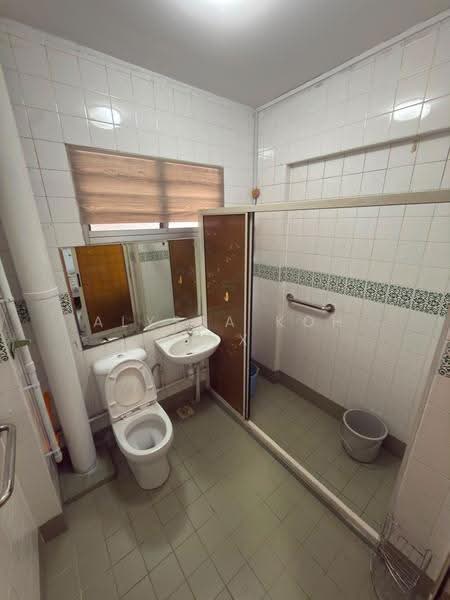 486 Pasir Ris Drive 4, 486 Pasir Ris Drive 4, Pasir Ris / Tampines, 3 Bedrooms, 1,302 sqft, HDB Flat For Sale, by Alyssa Koh L X, 500243579 - Bathroom - PropertyGuru.com.sg