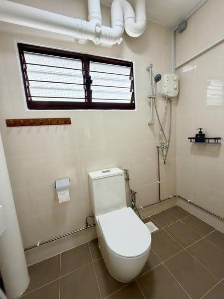 256 Simei Street 1, 256 Simei Street 1, Pasir Ris / Tampines, 3 Bedrooms, 1,087 sqft, HDB Flat For Rent, by Ashley Chai 蔡忝玲, 500243581 - Bathroom - PropertyGuru.com.sg