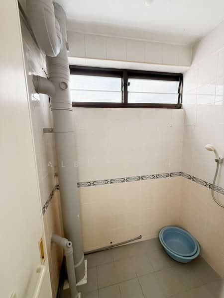 154 Mei Ling Street, 154 Mei Ling Street, 2 Bedrooms, 721 sqft, HDB Flat For Sale, by Albert Peh, 500243590 - Bathroom - PropertyGuru.com.sg
