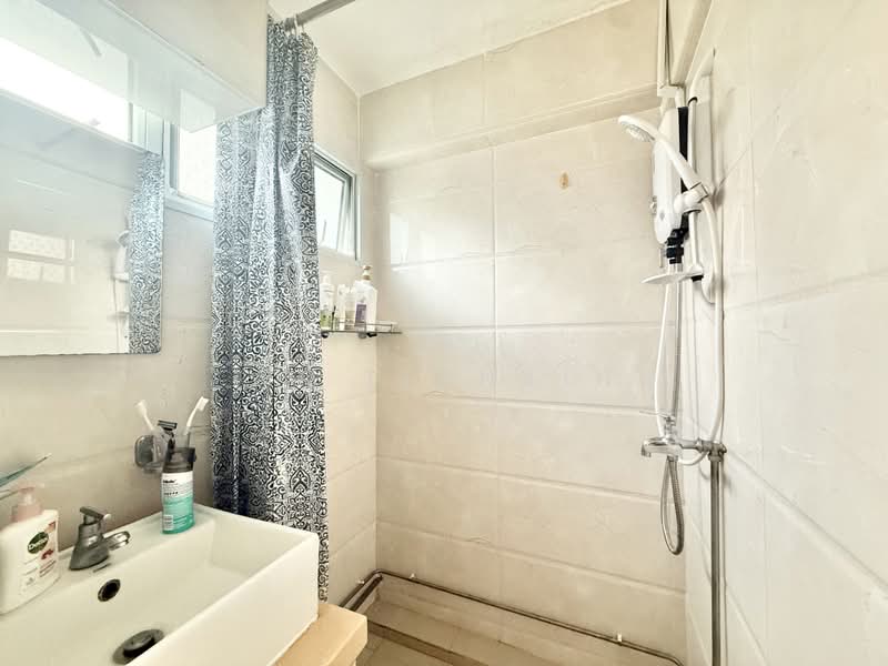 67 Marine Drive, 67 Marine Drive, 2 Bedrooms, 818 sqft, HDB Flat For Rent, by Yu Tianxin, 500243596 - Bathroom - PropertyGuru.com.sg