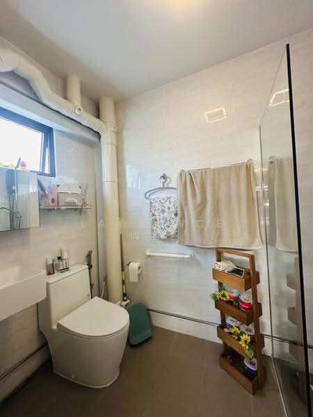 148 Simei Street 1, 148 Simei Street 1, 3 Bedrooms, 1,324 sqft, HDB Flat For Sale, by Lawrence Wee, 500243604 - Bathroom - PropertyGuru.com.sg