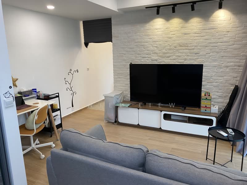 Sanctuary @813, 813 Upper Serangoon Road, 2 Bedrooms, 861 sqft, Apartment For Sale, by Daniel Liew, 500243608 - Living Room - PropertyGuru.com.sg