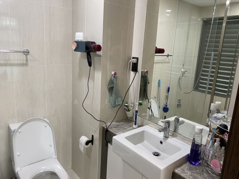 Sanctuary @813, 813 Upper Serangoon Road, 2 Bedrooms, 861 sqft, Apartment For Sale, by Daniel Liew, 500243608 - Bathroom - PropertyGuru.com.sg