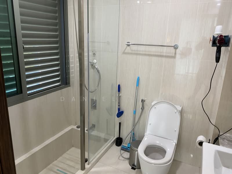Sanctuary @813, 813 Upper Serangoon Road, 2 Bedrooms, 861 sqft, Apartment For Sale, by Daniel Liew, 500243608 - Bathroom - PropertyGuru.com.sg